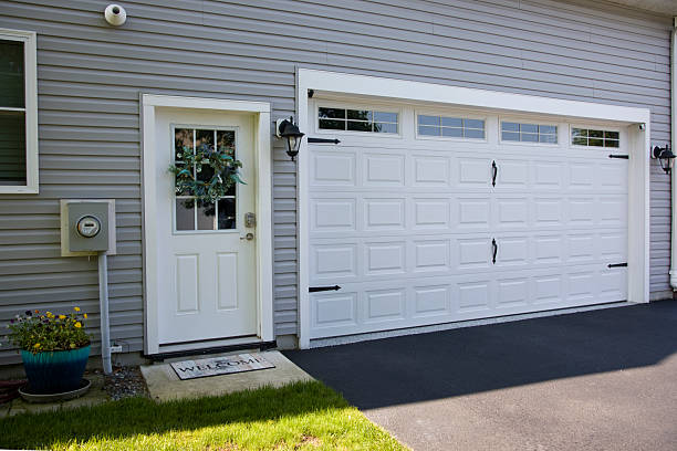 24/7 Emergency Garage Door Panel Replacement experts in Bay St. Louis, MS